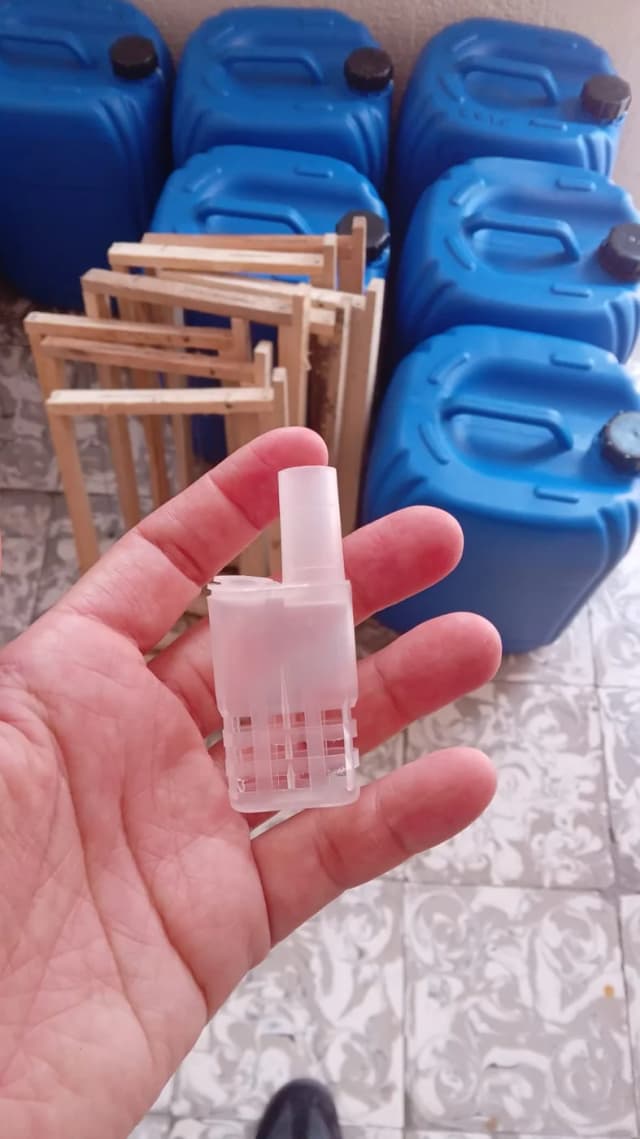 Jaula transportadora de reinas